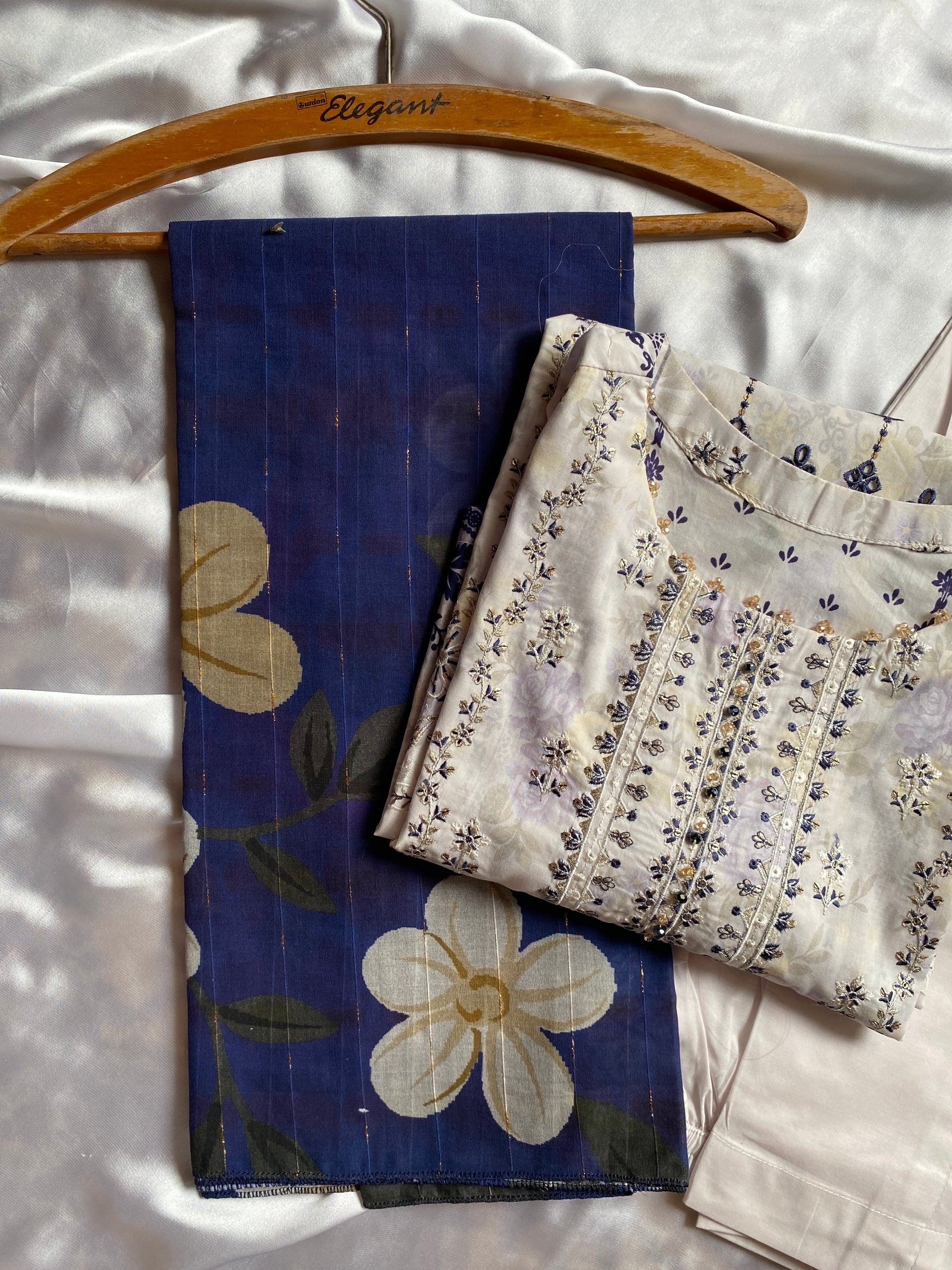 LAWN UNSTITCHED 03