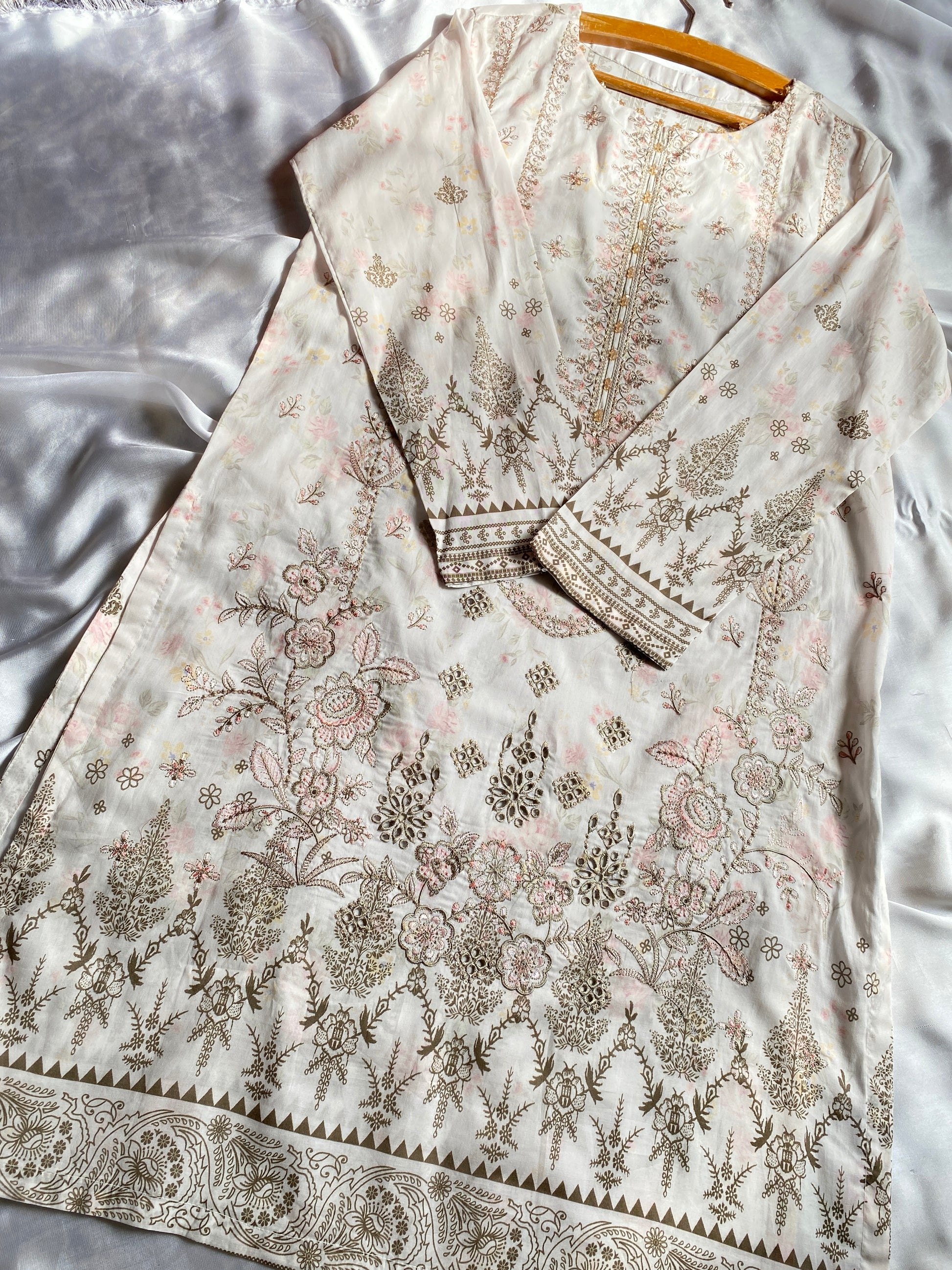 LAWN UNSTITCHED 10