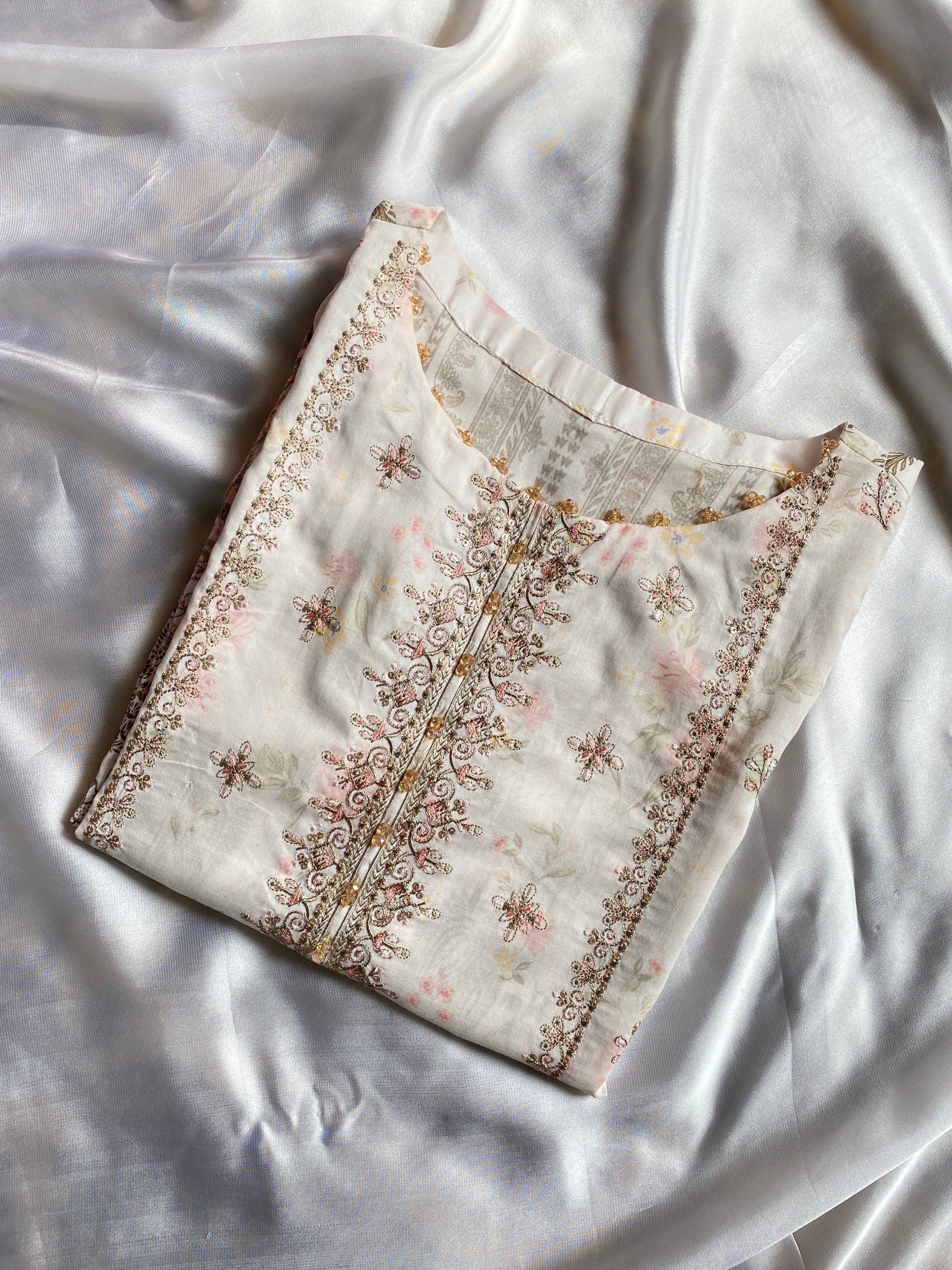 LAWN UNSTITCHED 10