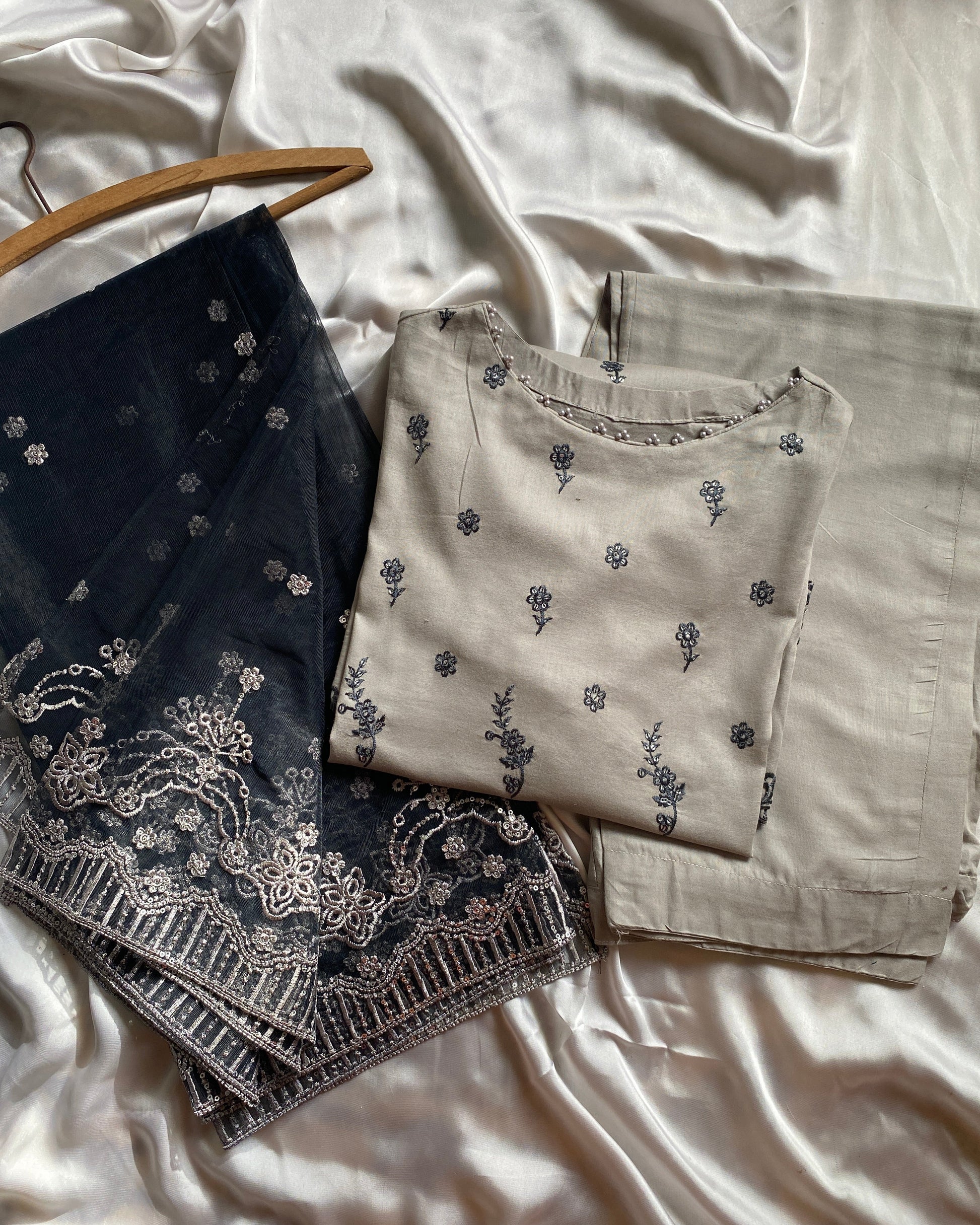 LIGHT GRAY 3PC STITCHED