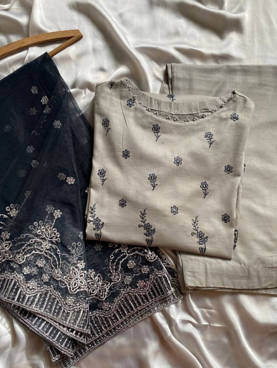 LIGHT GRAY 3PC STITCHED